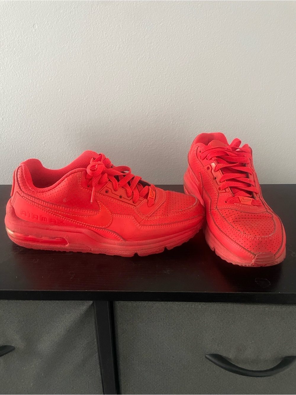Nike AirMax Hyper Red